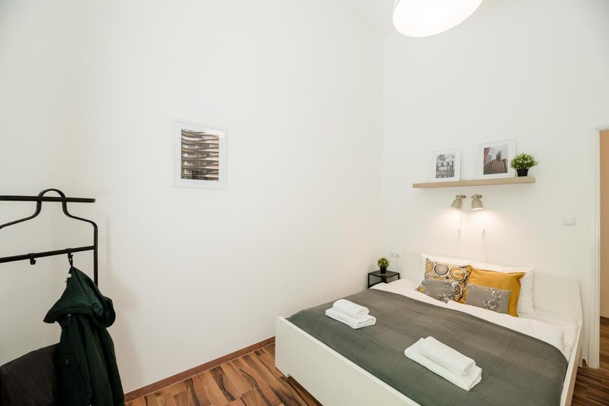 Brand New Ac * Budapest