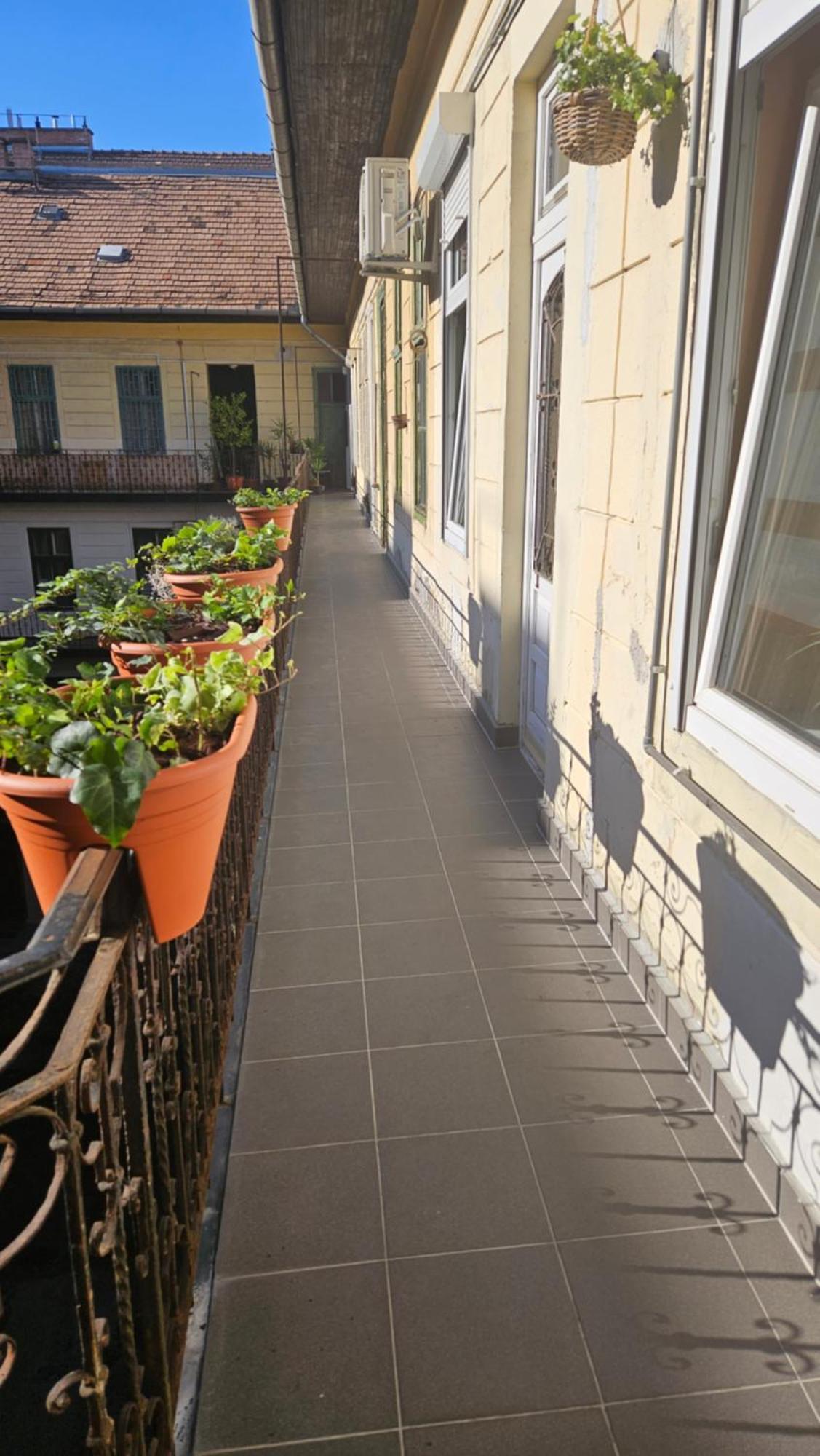 Citypark Getaway Quiet Historic Flat & Free Parking Apartment
