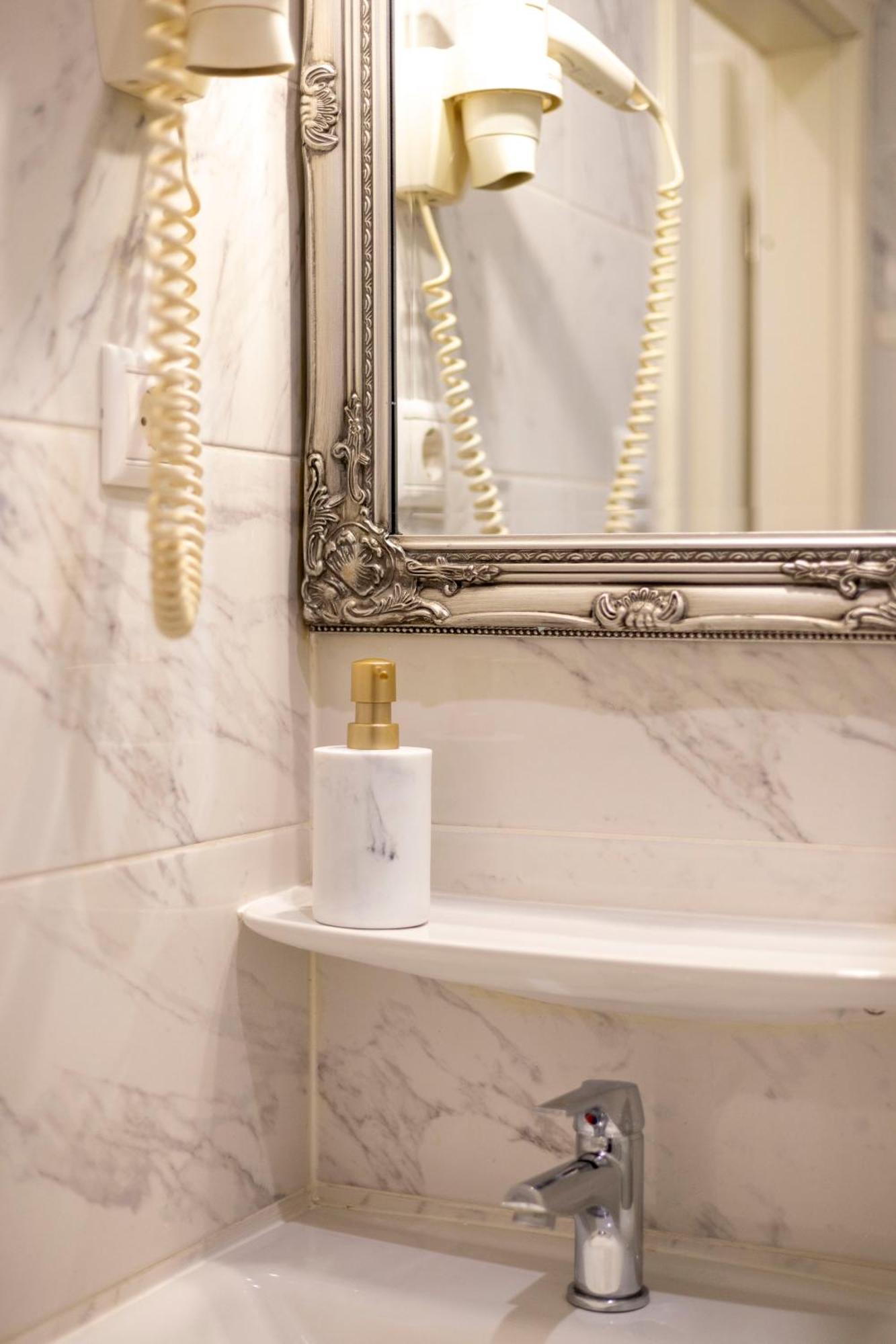 Exclusive Private In The Center Of Bp W 4bedrms, 4 Bathrms * Budapest