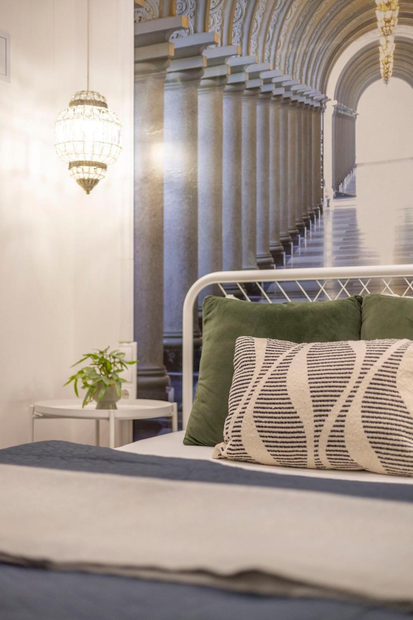Exclusive Private In The Center Of Bp W 4bedrms, 4 Bathrms *