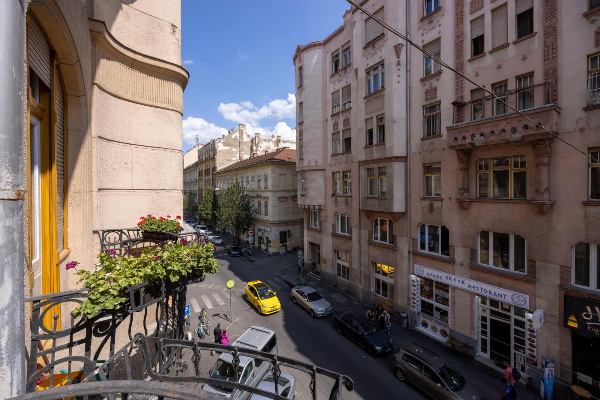 Exclusive Private In The Center Of Bp W 4bedrms, 4 Bathrms Apartment Budapest