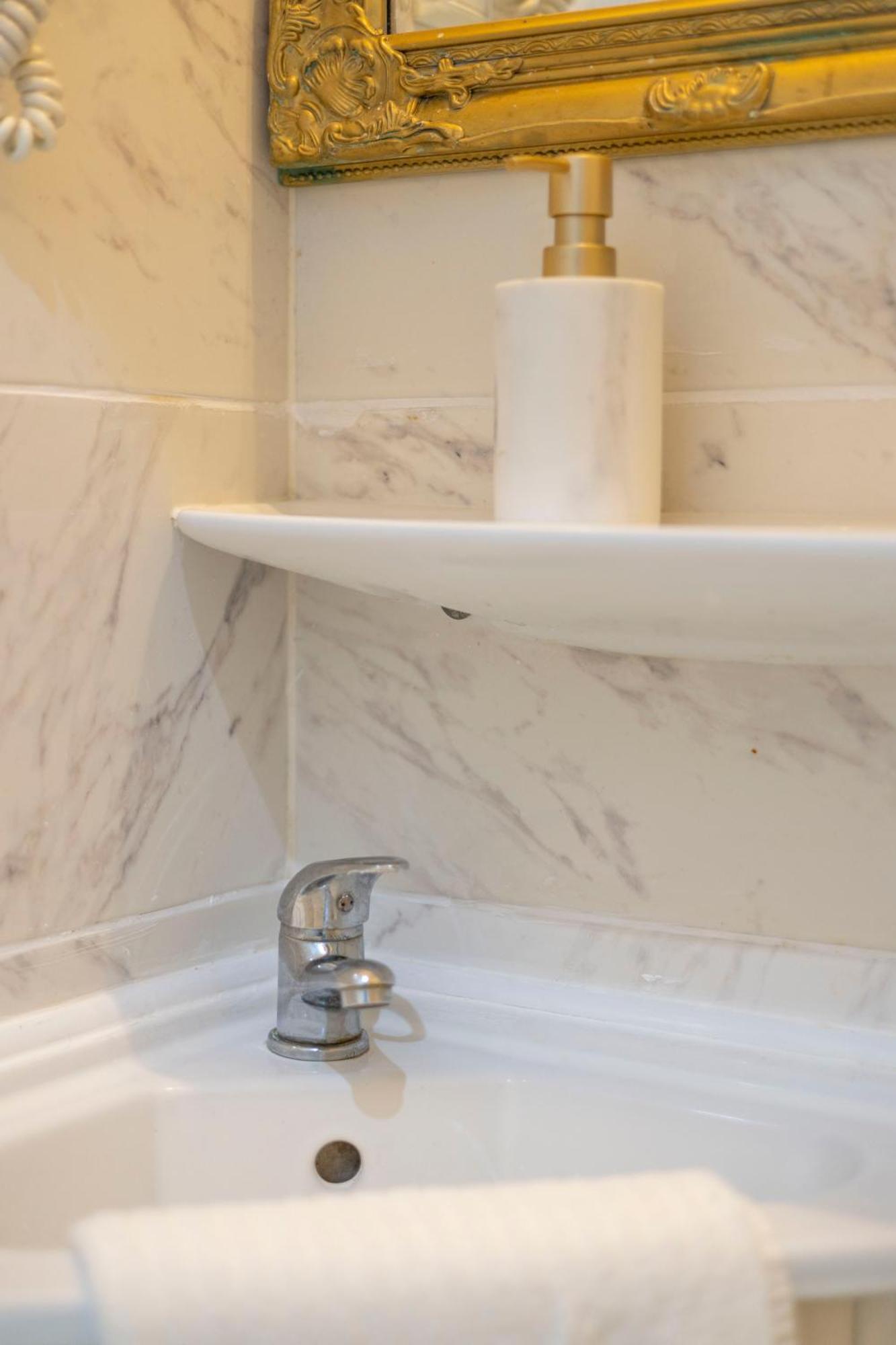 Exclusive Private In The Center Of Bp W 4bedrms, 4 Bathrms Apartment Budapest