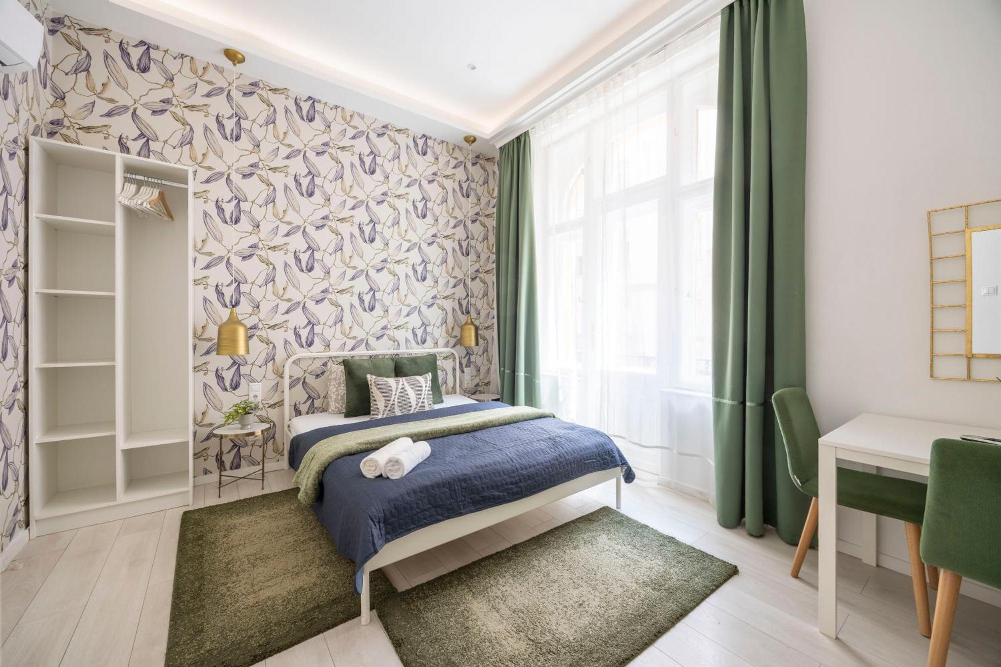 Exclusive Private In The Center Of Bp W 4bedrms, 4 Bathrms