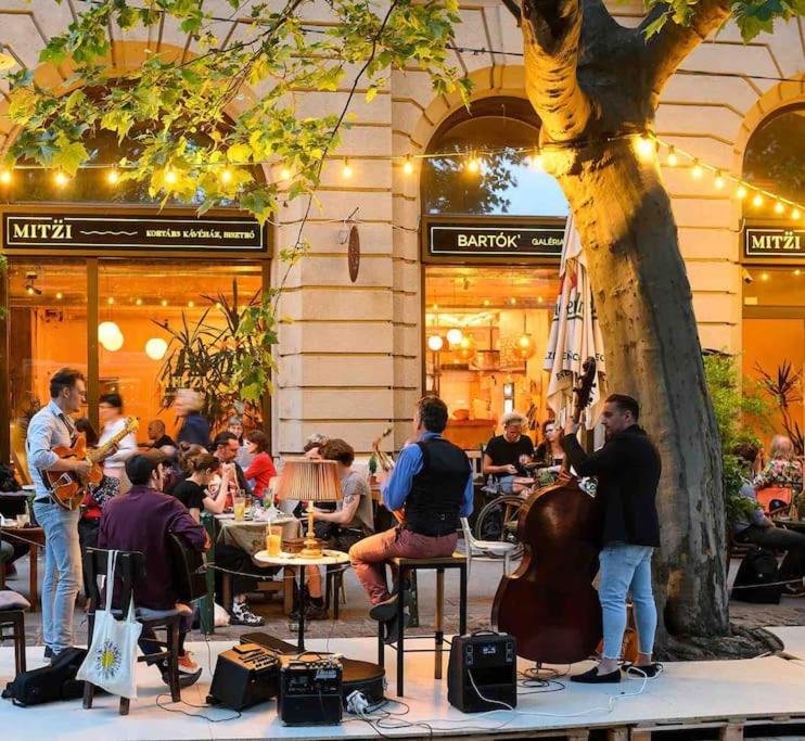 In Heart Of Bartok Bela Boulevard Budapest