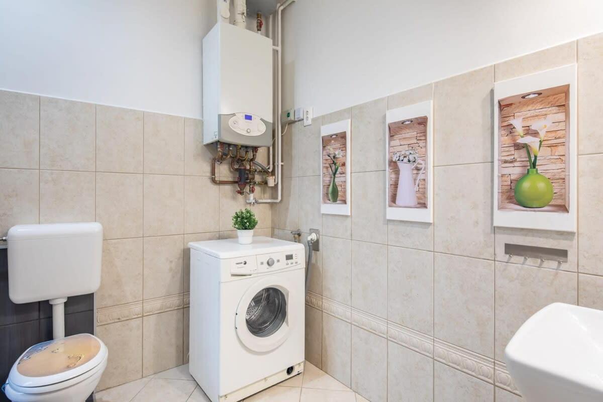 - Large And Comfy Apartamento