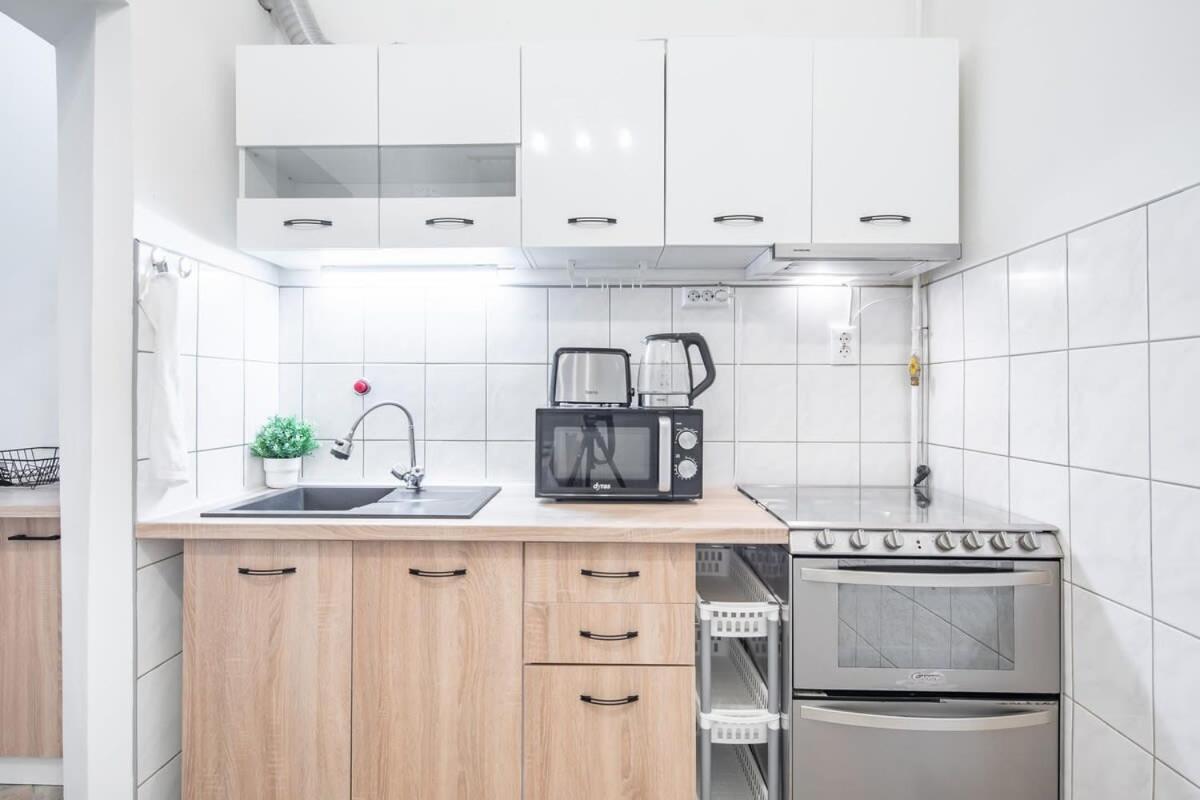 - Large And Comfy Apartamento