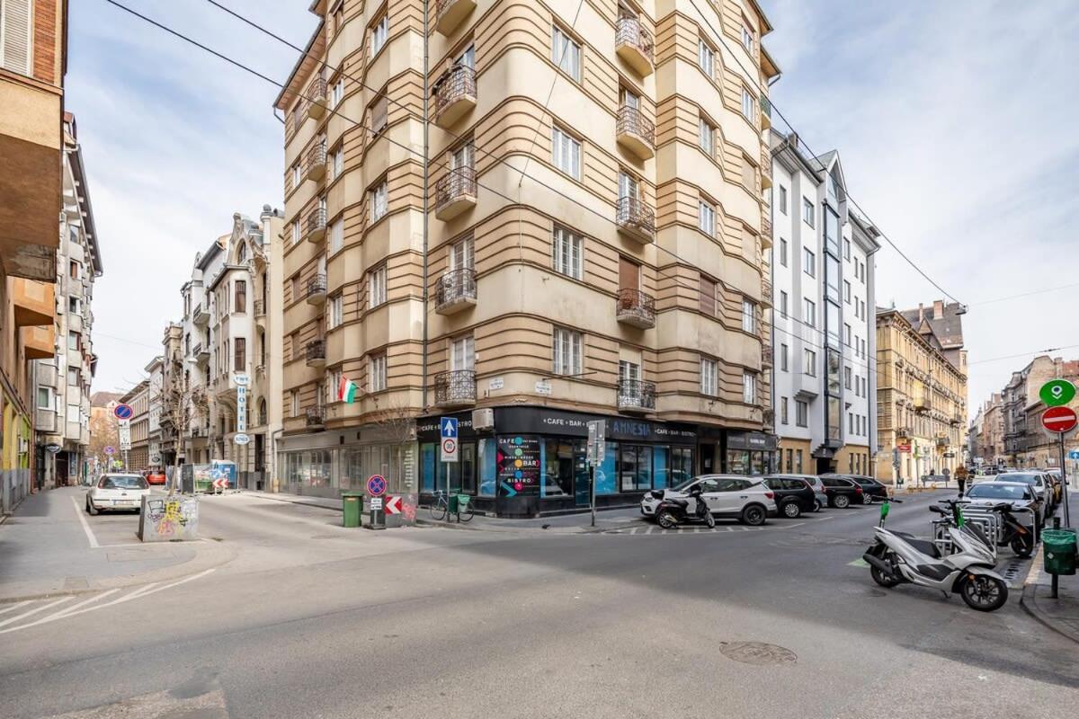 - Large And Comfy Apartamento *