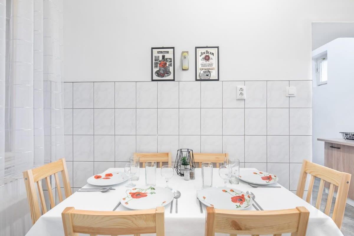 - Large And Comfy Apartamento