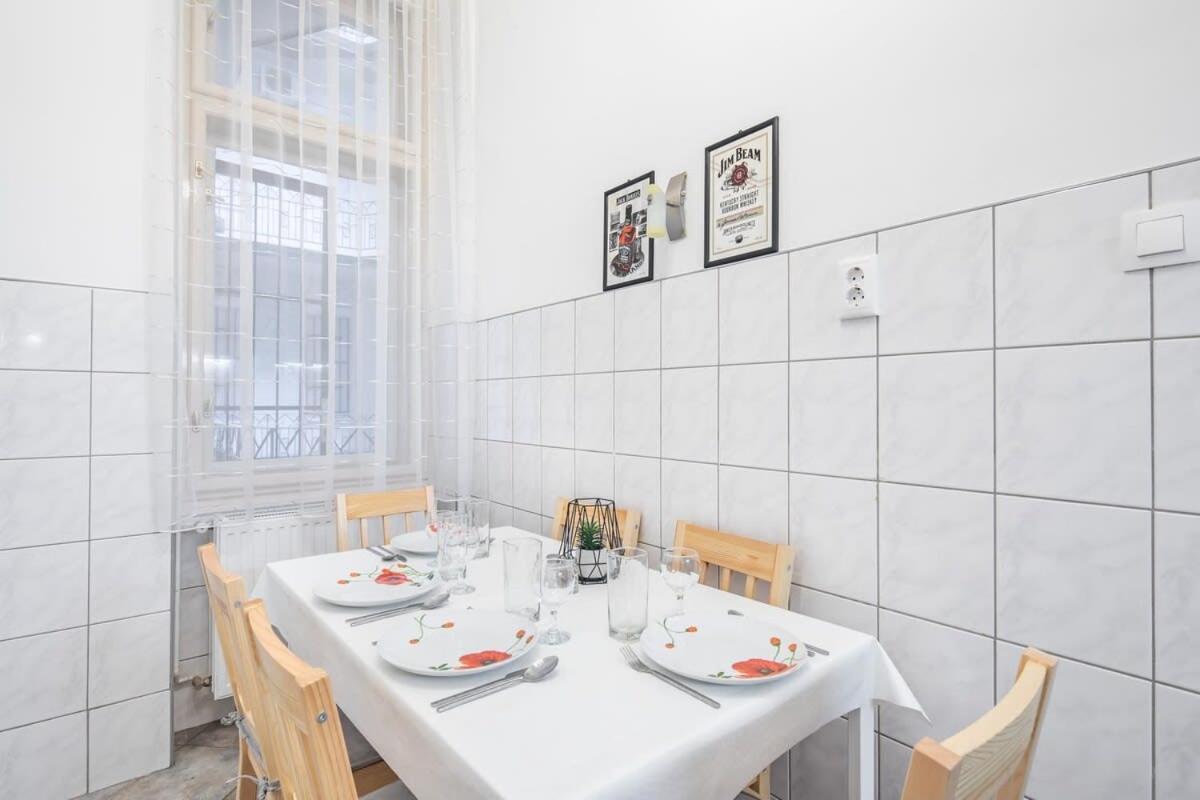 - Large And Comfy Apartamento