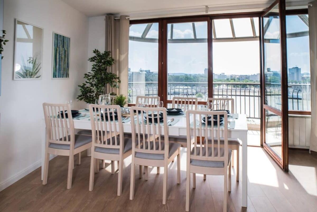 Two-storey Riverside Panorama Budapest