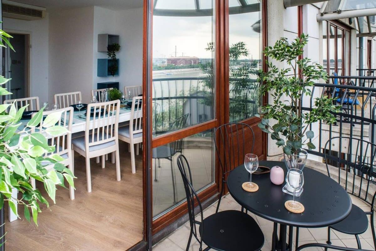 Two-storey Riverside Panorama Apartamento *