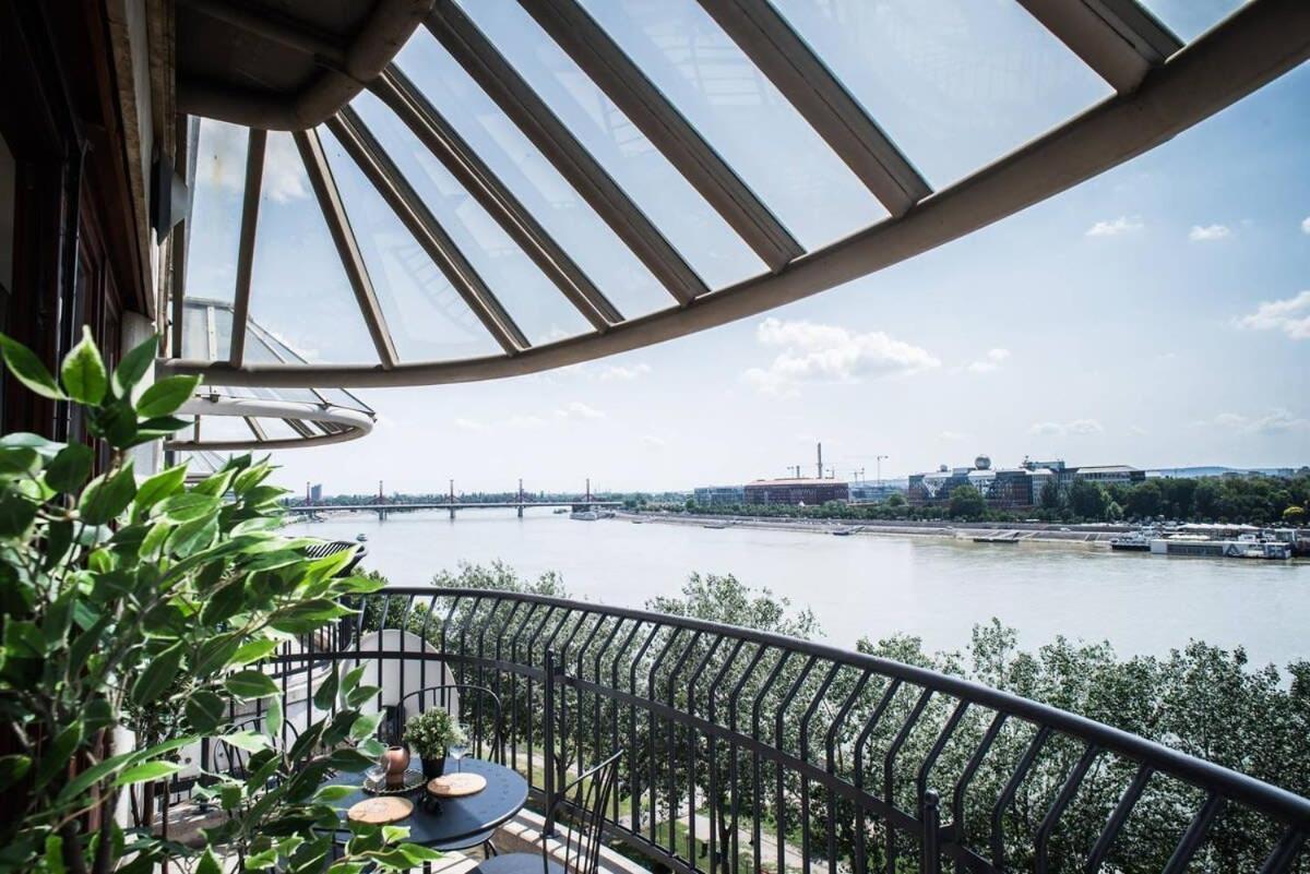Two-storey Riverside Panorama Budapest