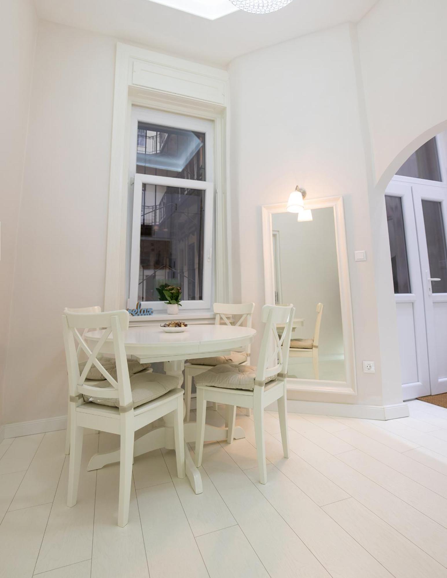 Hidden Getaway With Two Bedroom By The St Stephen's Basilica Apartment