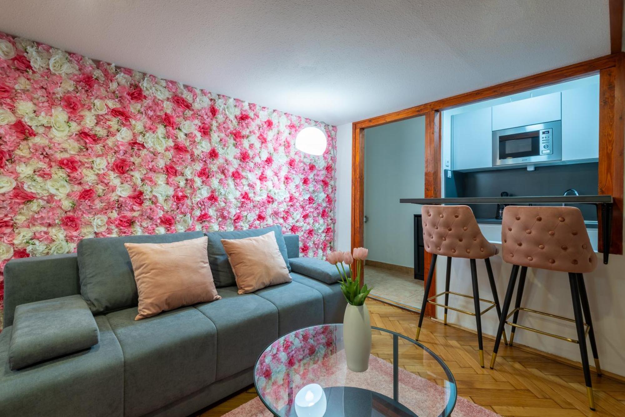 Apartment Rose Garden