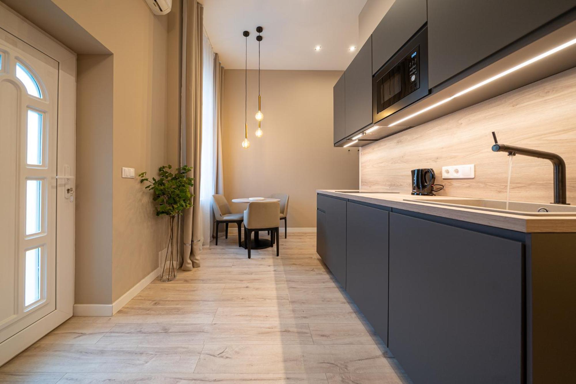 Karoly Boutique Suites, Location By Bqa *