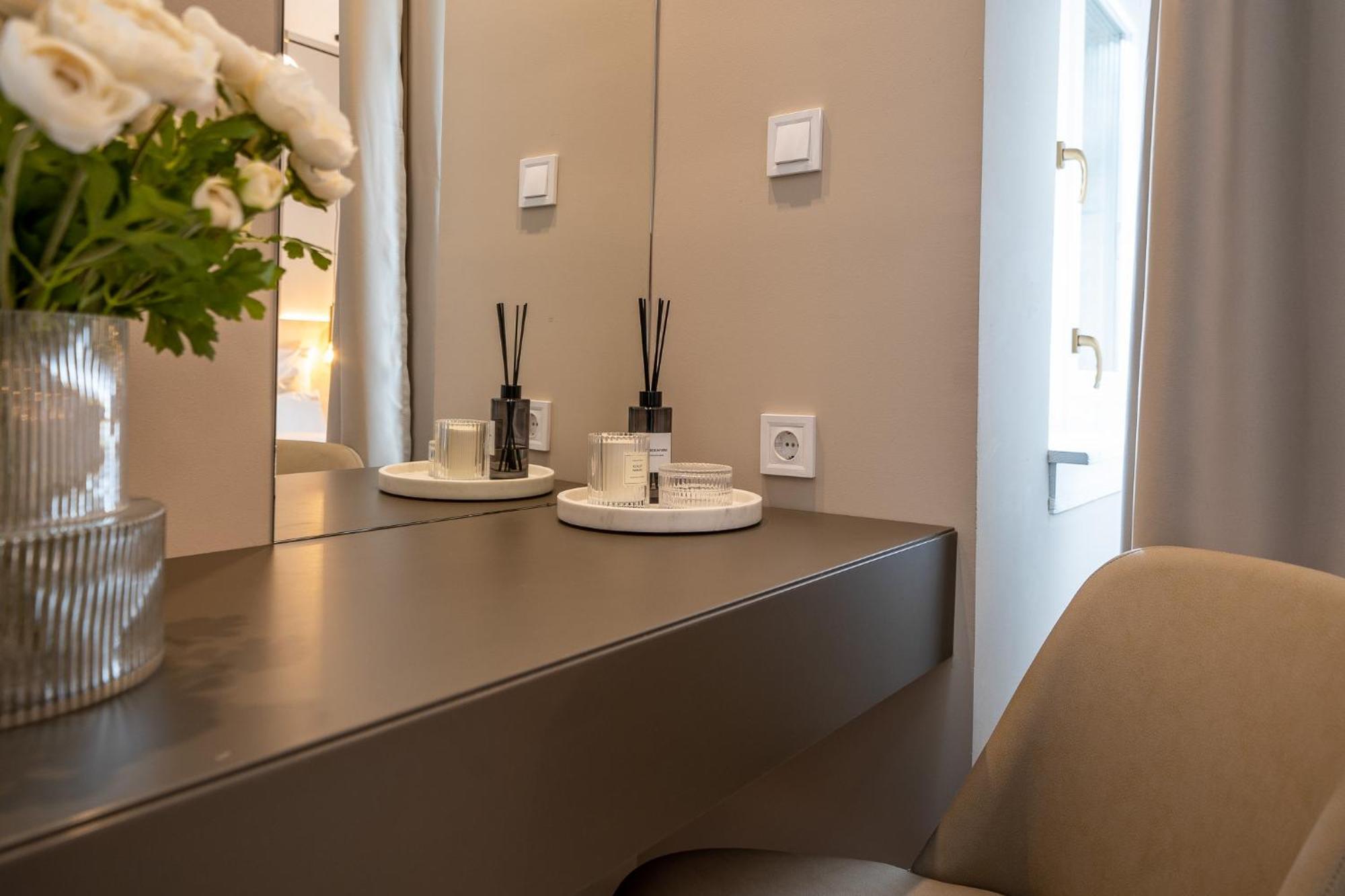 Hotel Karoly Boutique Suites, Location By Bqa