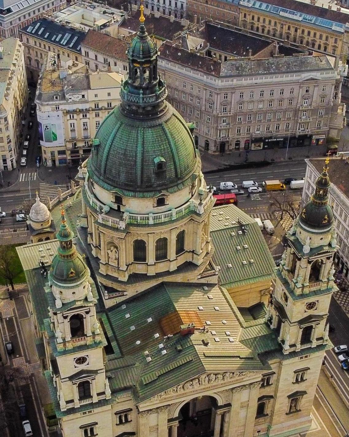 Seasons * Budapest
