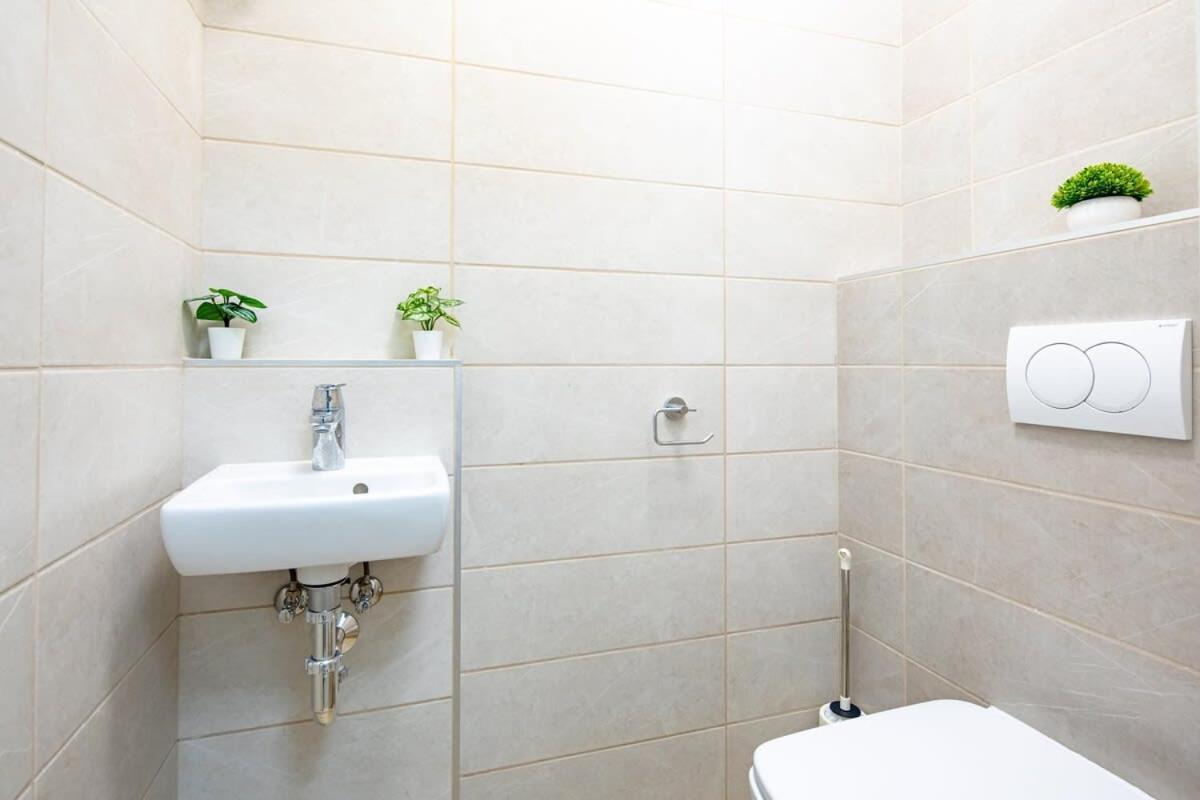 Free Parking - Balcony - Sunny - New Apartment Budapest