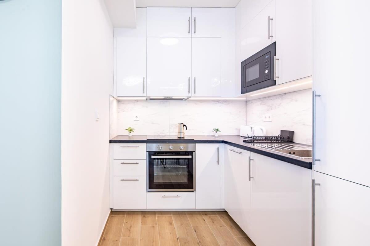 Free Parking - Balcony - Sunny - New Apartamento