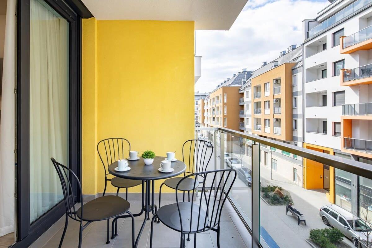 Apartment Free Parking - Balcony - Sunny - New