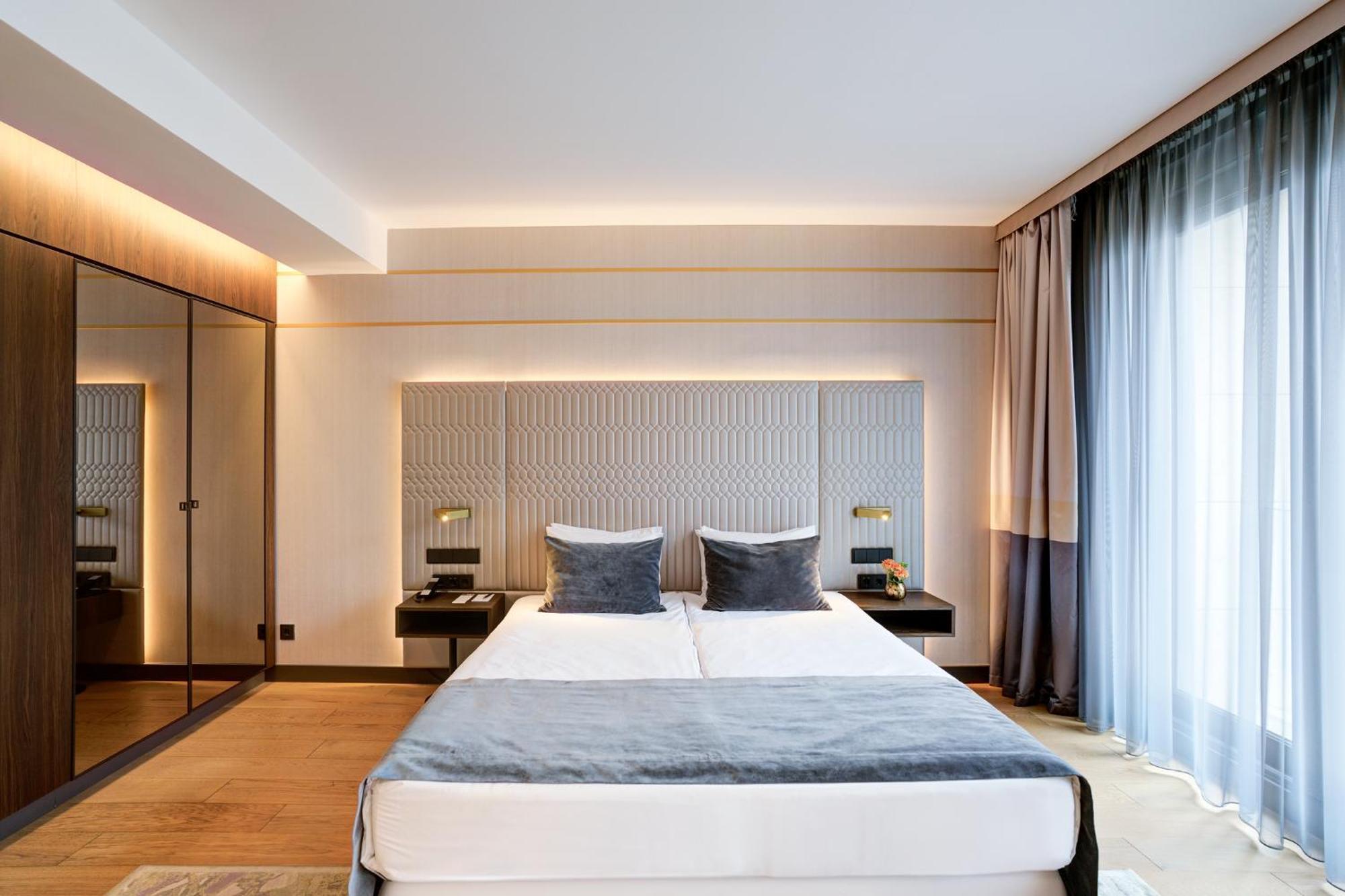 Aparthotel Emerald Downtown Luxury By Continental Group