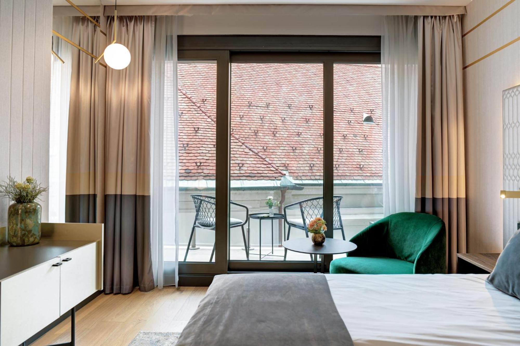 Emerald Downtown Luxury By Continental Group