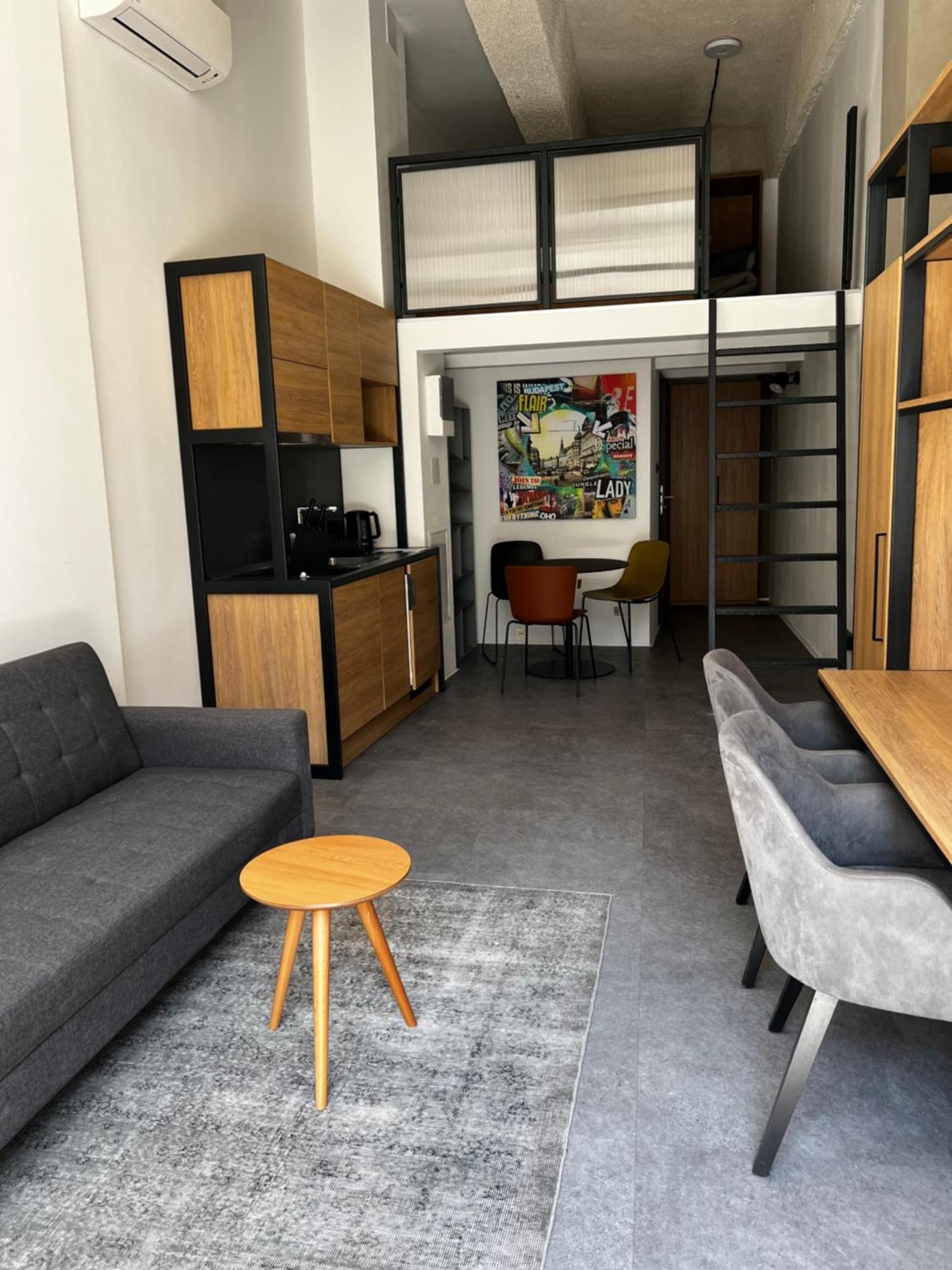 Aparthotel In *