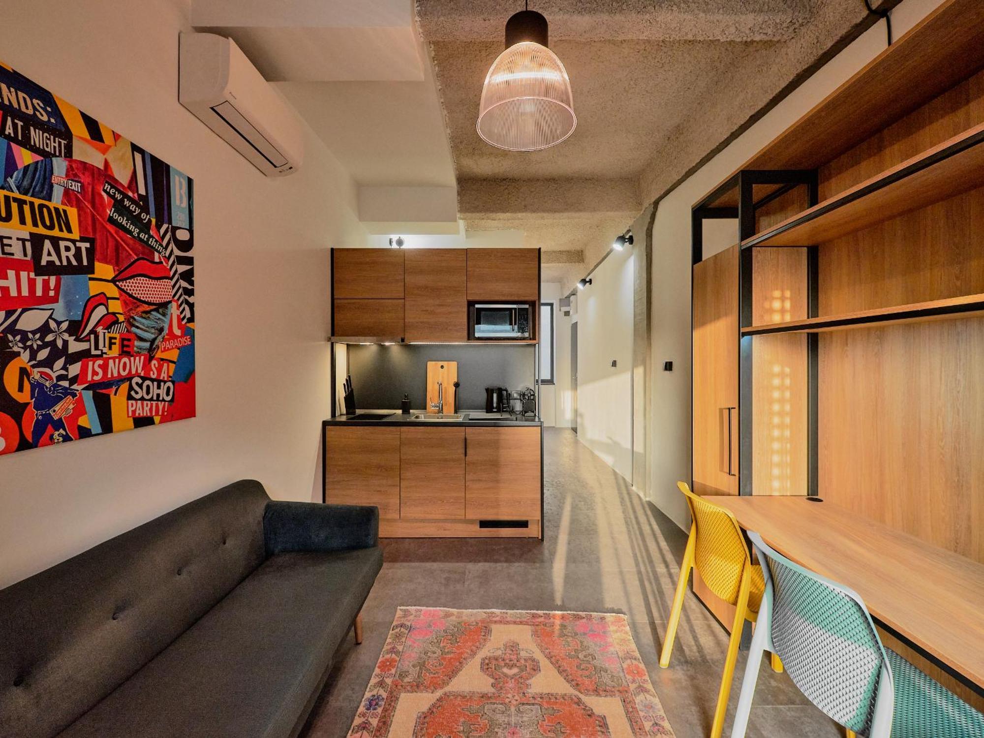 Aparthotel In *