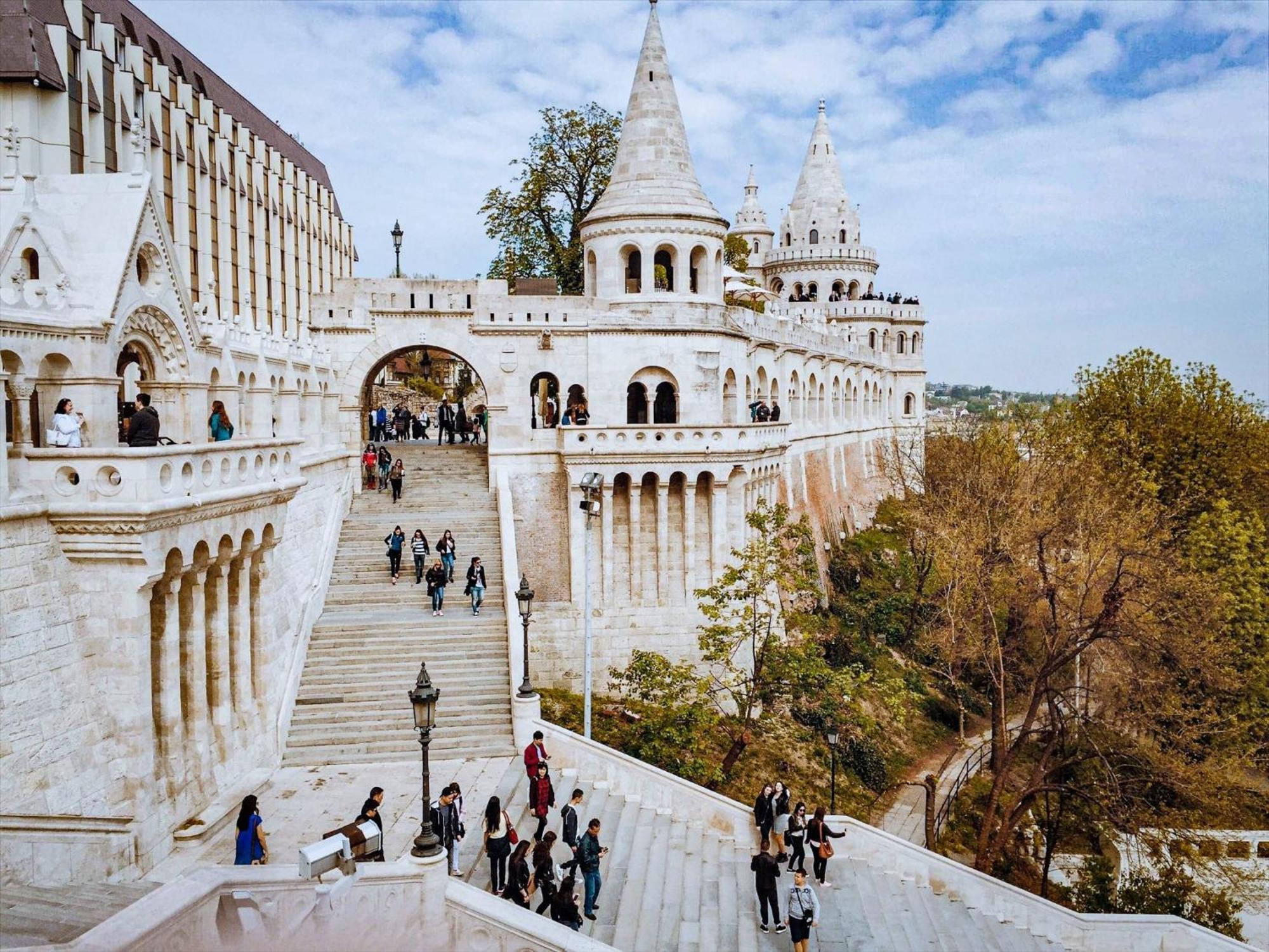 Discover Your Retreat-walk To Parliament *