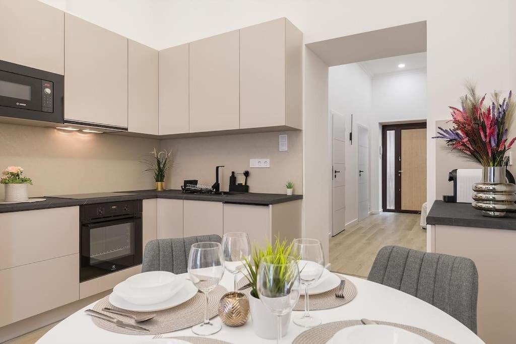 Deluxe Retreat - Free Parking * Budapest