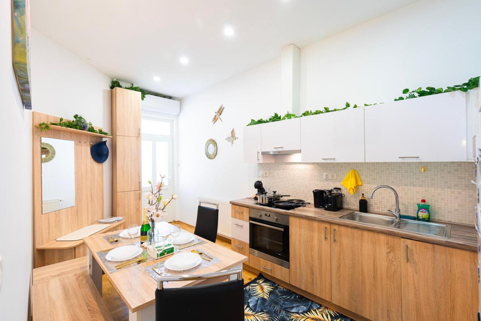 Lovely Designer With Stunning Parliament View Appartement