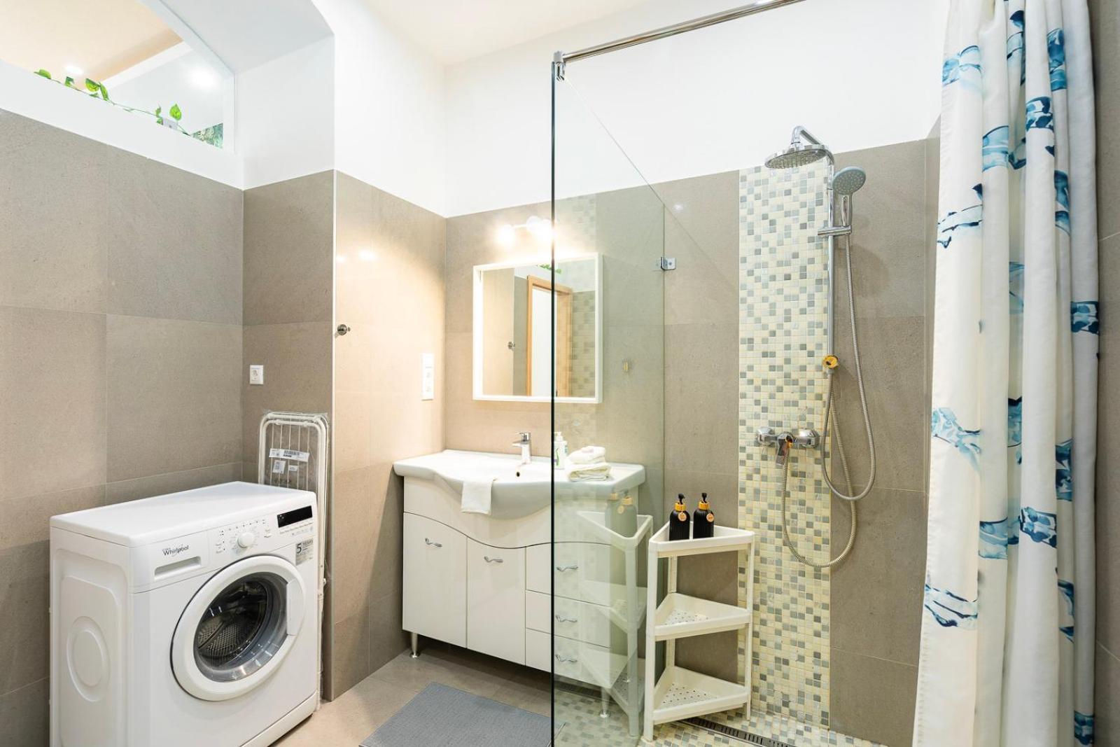 Lovely Designer With Stunning Parliament View Appartement