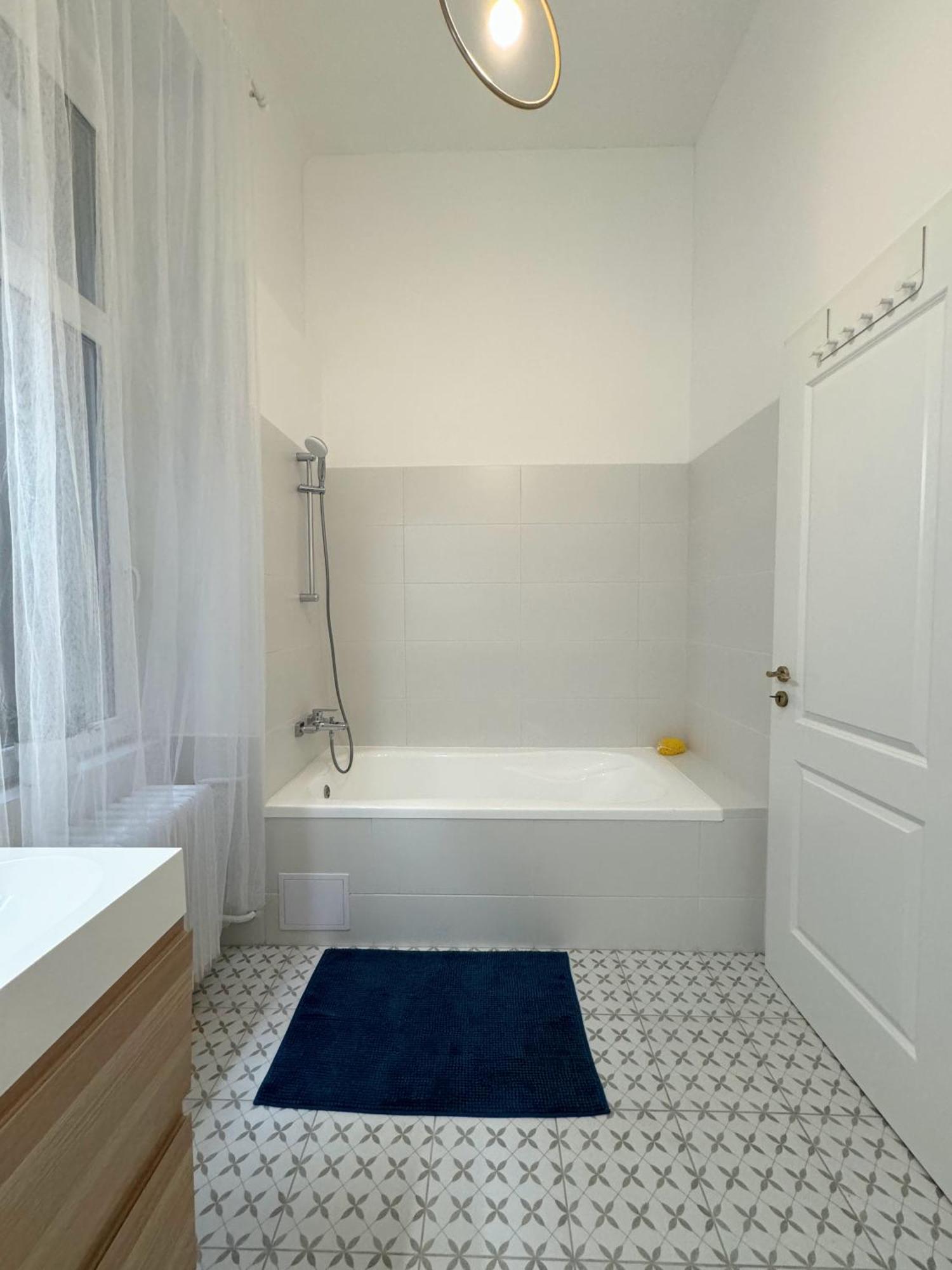 Danube Escapes Budapest- 3br Boedapest