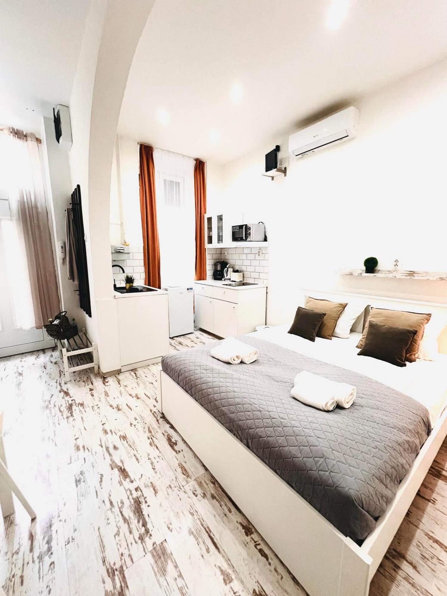 Comfy Luxury With 2 In The Centre Aa Apartmán Budapest