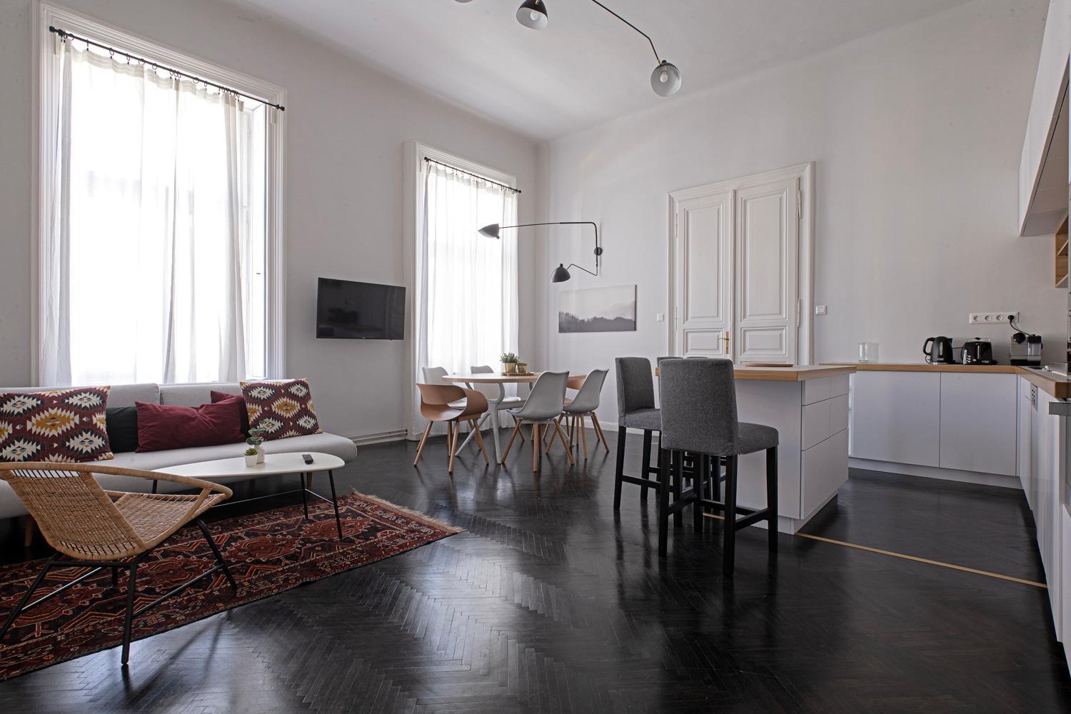 Center Industrial Apartment