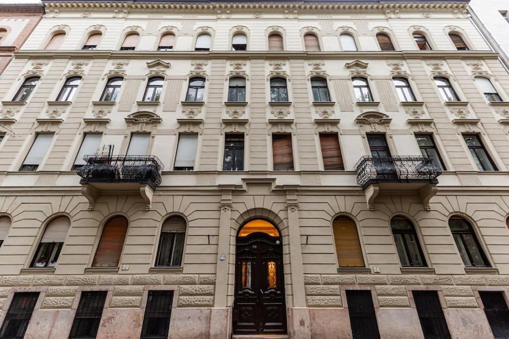 Nescaflat 3in1 First Apartman *