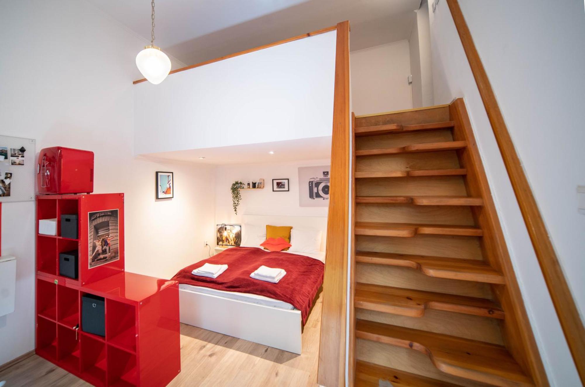 Vintage Apartment *