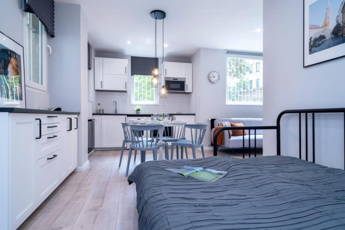 Super New With Air Conditioning Appartamento Budapest