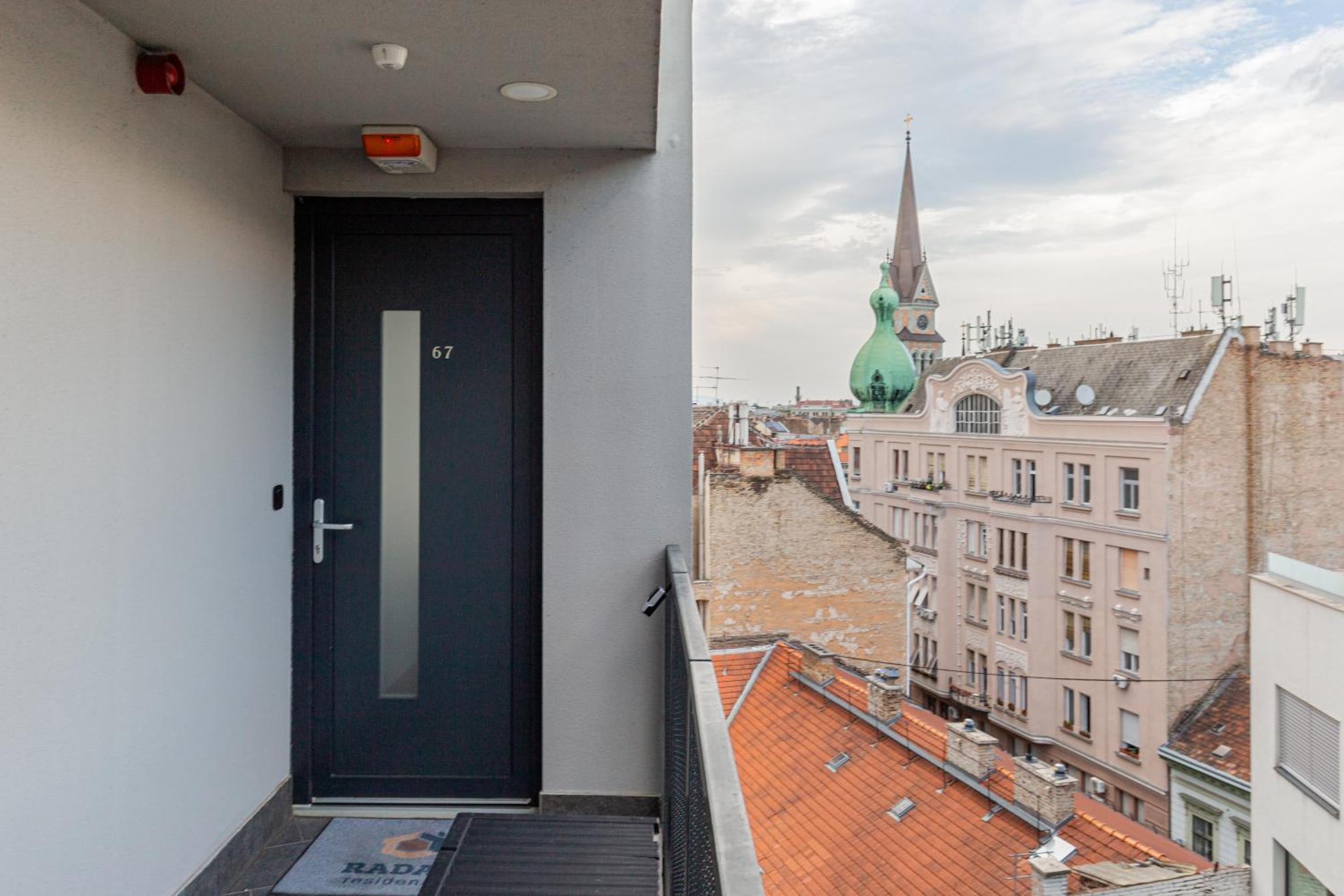 New Penthouse W Double Parking, Panoramic Balcony Apartament Budapeszt