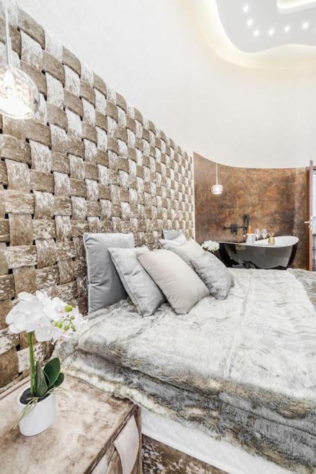Luxurious 3-bedroom In The Center Appartamento *