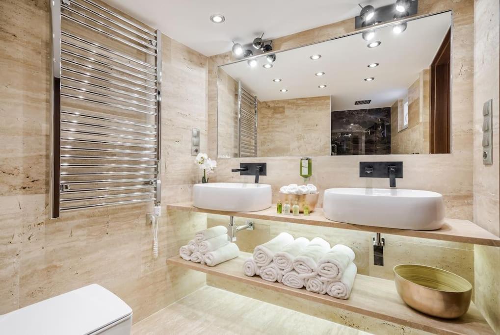 Appartamento Luxurious 3-bedroom In The Center *