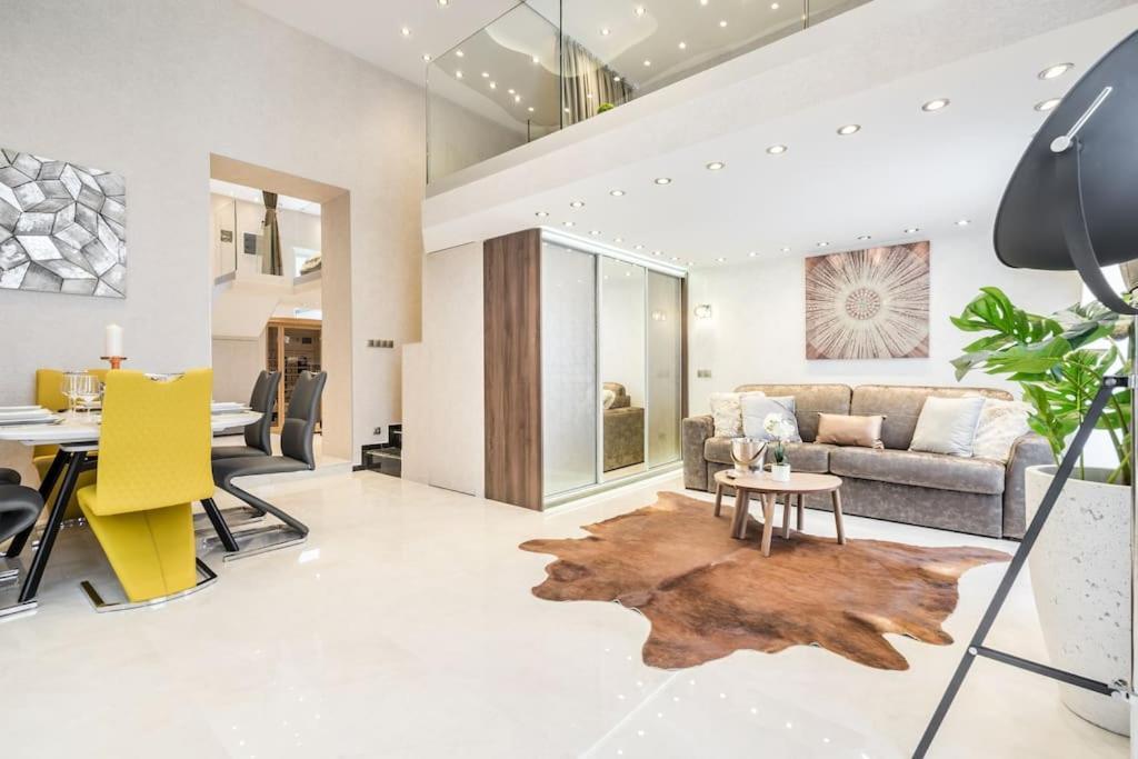 Appartamento Luxurious 3-bedroom In The Center *