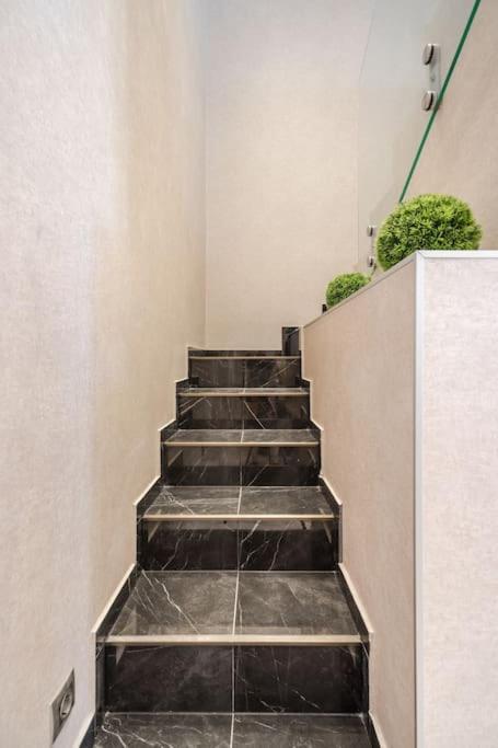 Luxurious 3-bedroom In The Center Appartamento