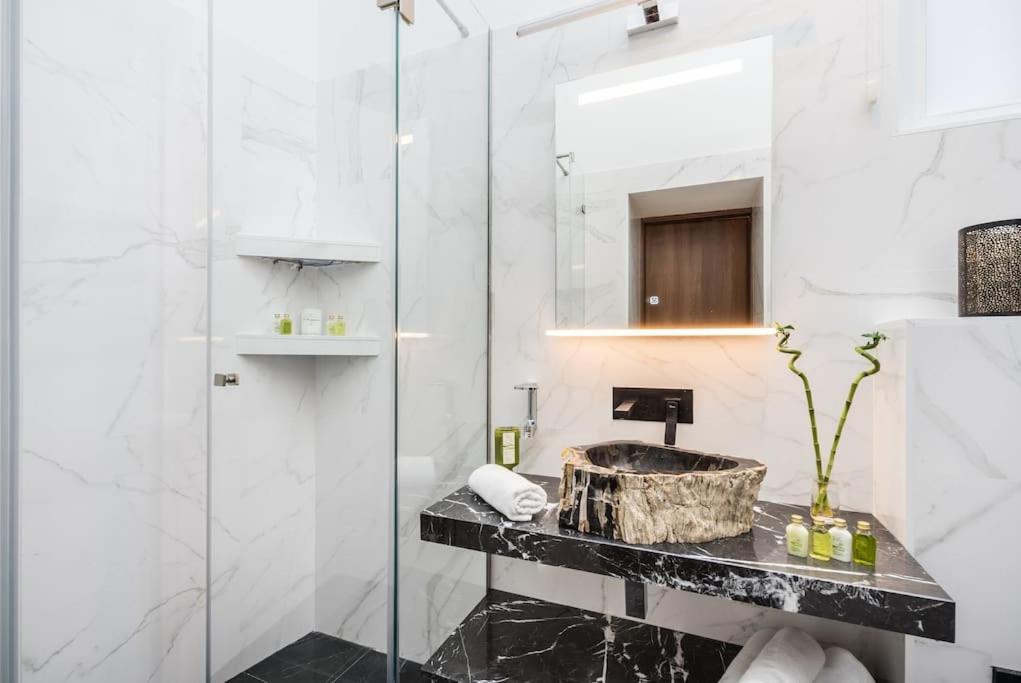 Luxurious 3-bedroom In The Center