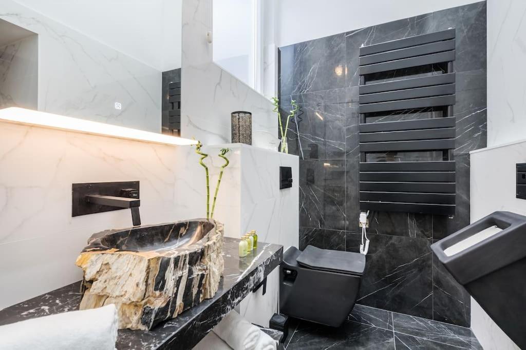 Luxurious 3-bedroom In The Center