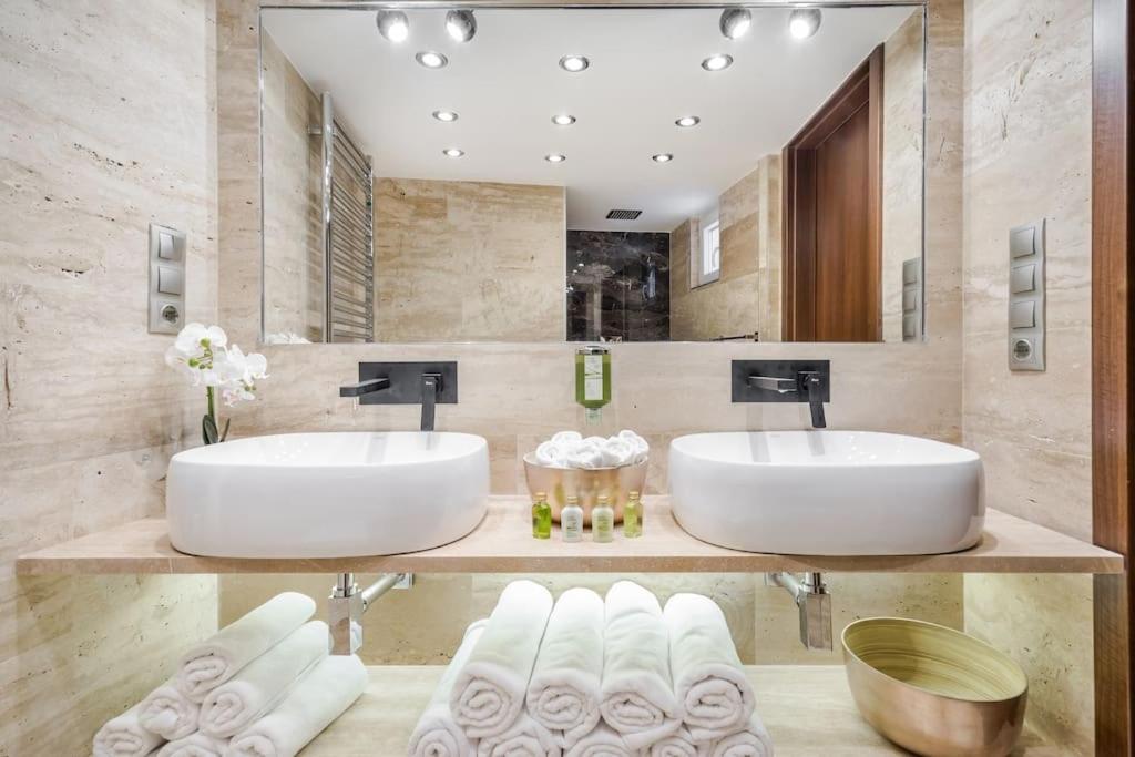 Appartamento Luxurious 3-bedroom In The Center *