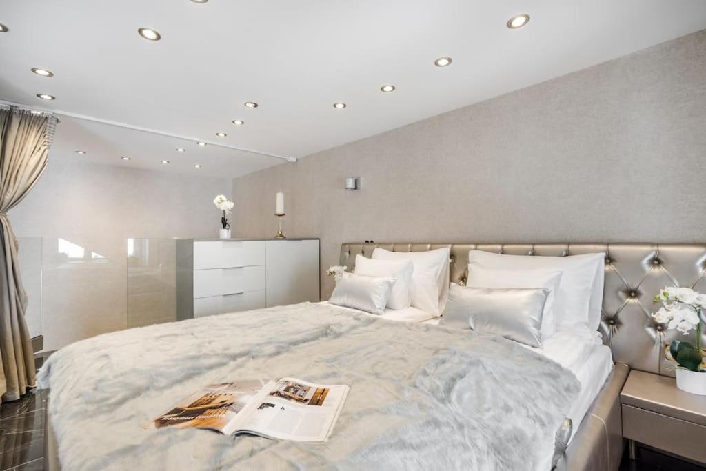 Luxurious 3-bedroom In The Center *