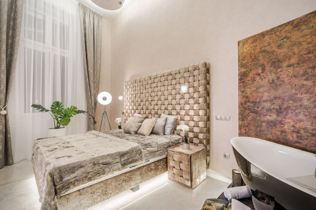 Luxurious 3-bedroom In The Center Appartamento Budapest