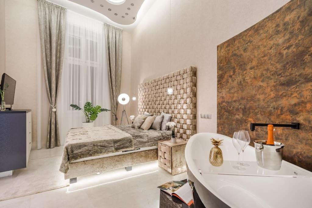 Luxurious 3-bedroom In The Center