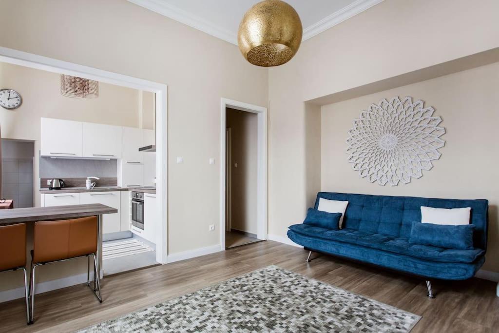 Hilltop Garden Apartment